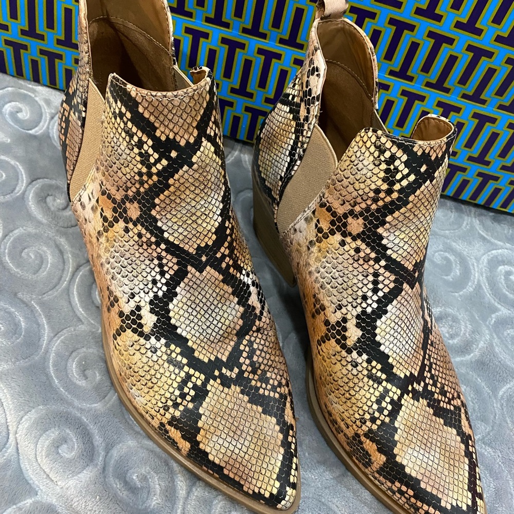 Faux Pointed Toes Snakeskin Ankle Boots #9